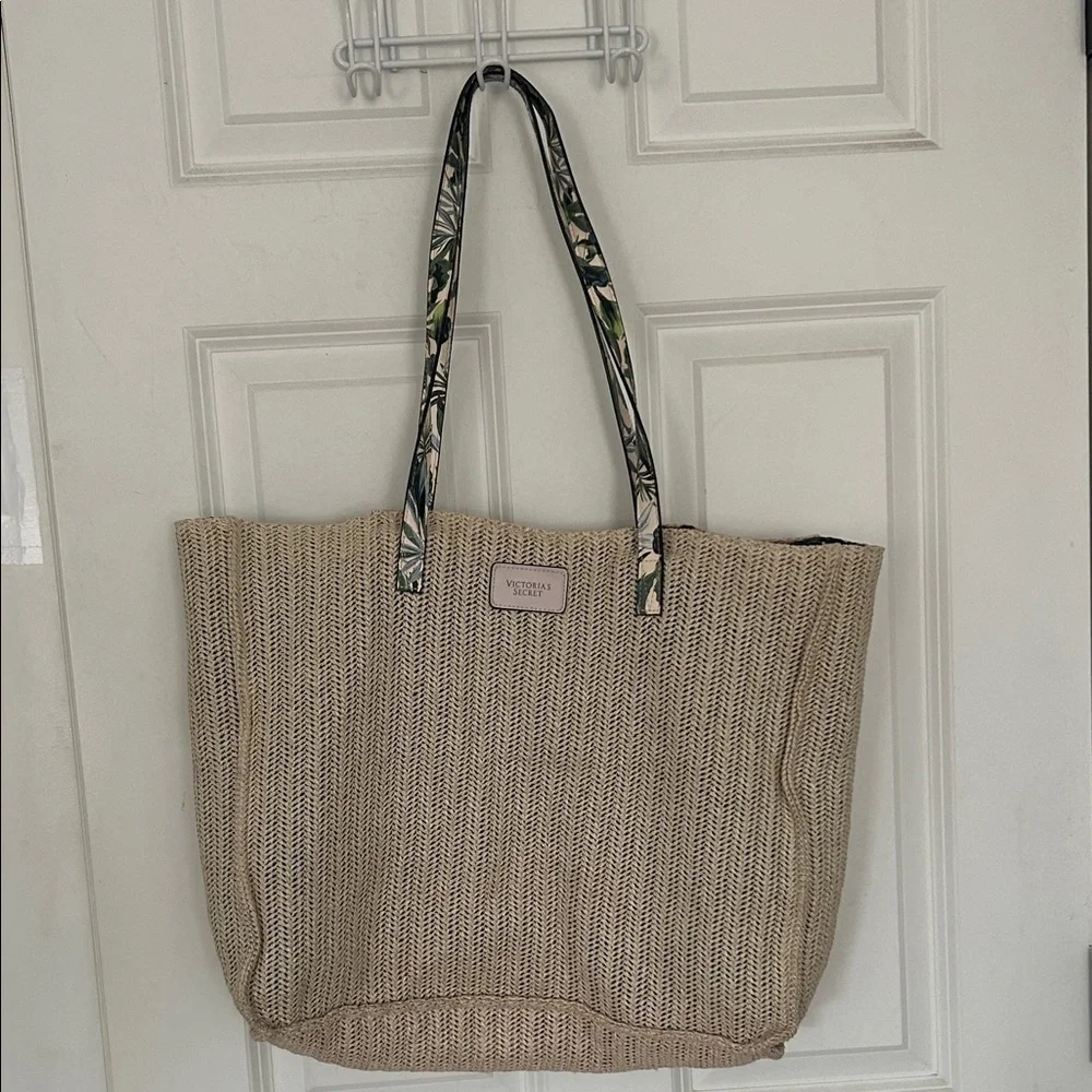 Victoria's Secret 2020 limited edition woven tote bag beige tropical lining